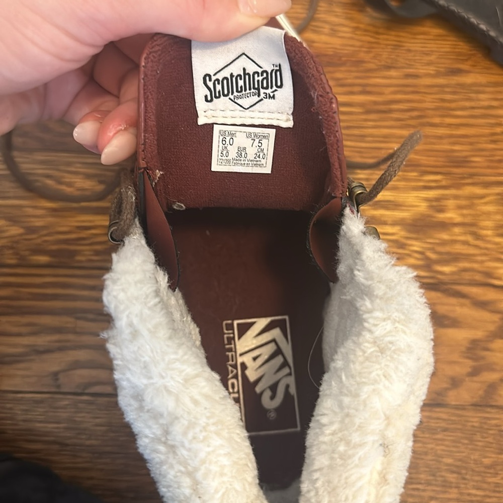 Waterproof/ Weatherproof Vans - Picture 7 of 8